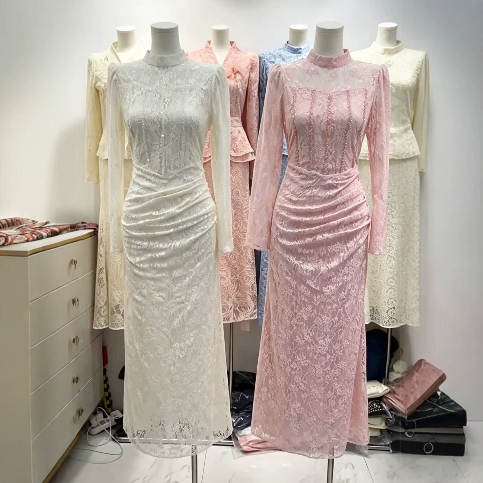 European and American fashion elegant lace embroidered dress for women 2026, elegant waist-cinching evening gown