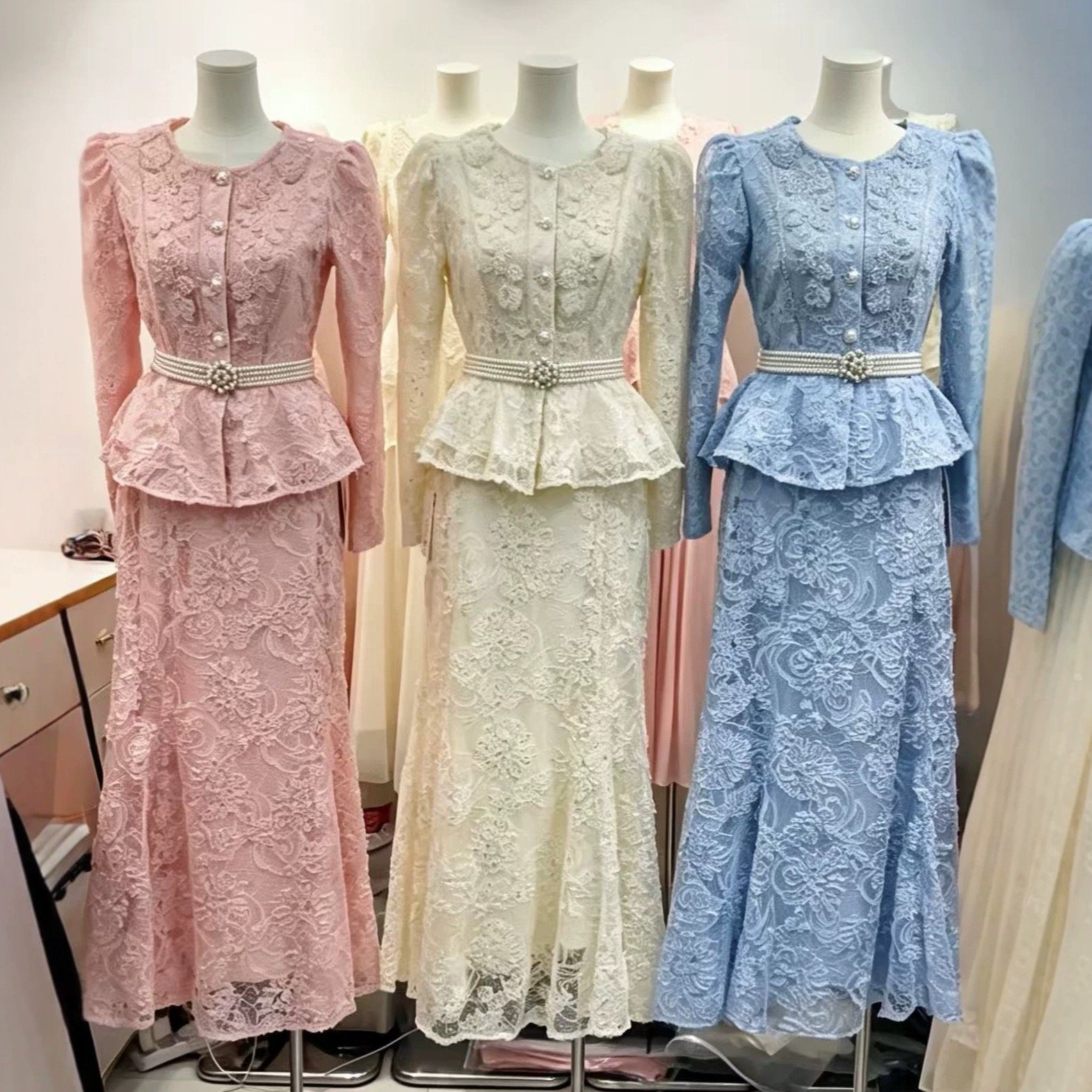 Elegant and sophisticated lace evening dress set for women, 2026 new model, beaded top and skirt