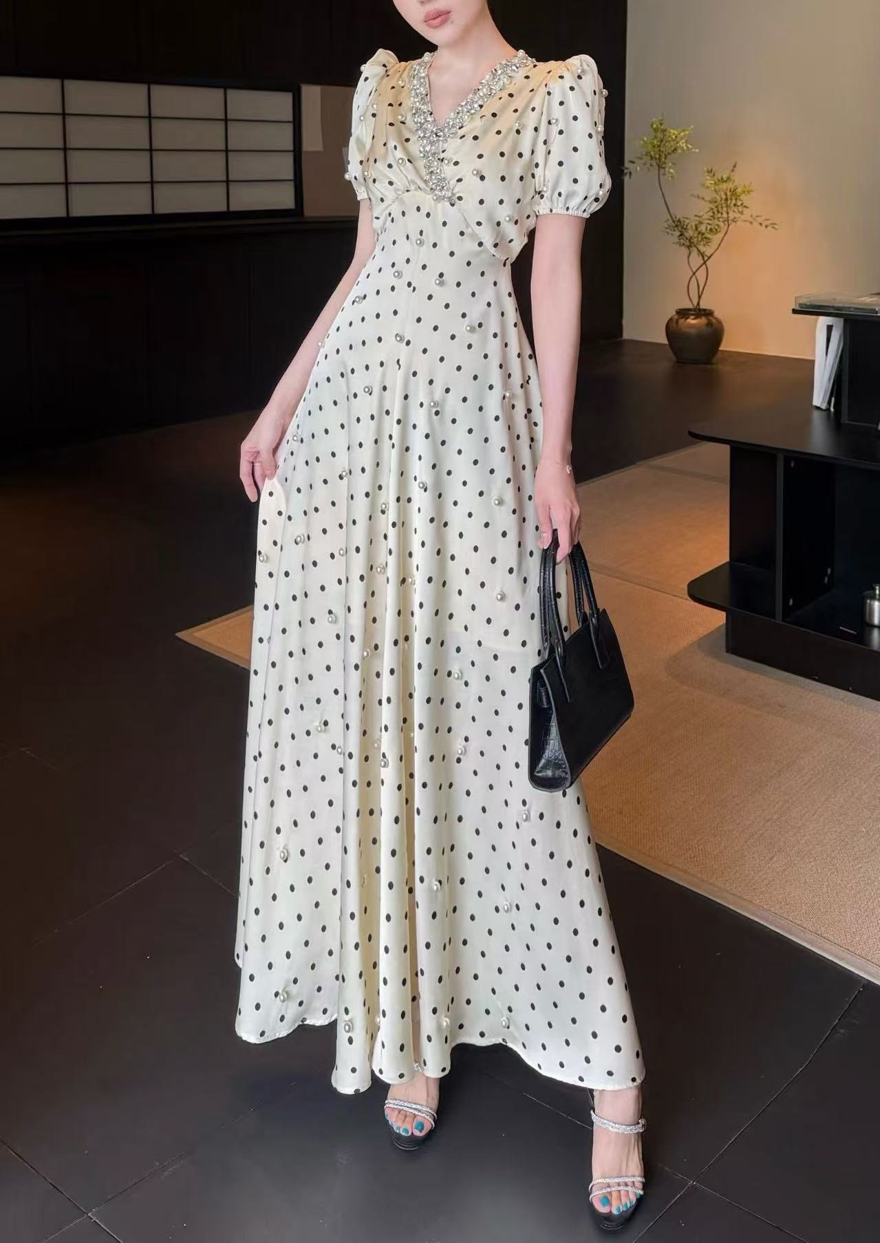 French-Style Elegant and Sophisticated Dress for Women, 2026 New Model, Heavily Beaded, Waist-Cinching, Polka Dot, Large Hem Dress