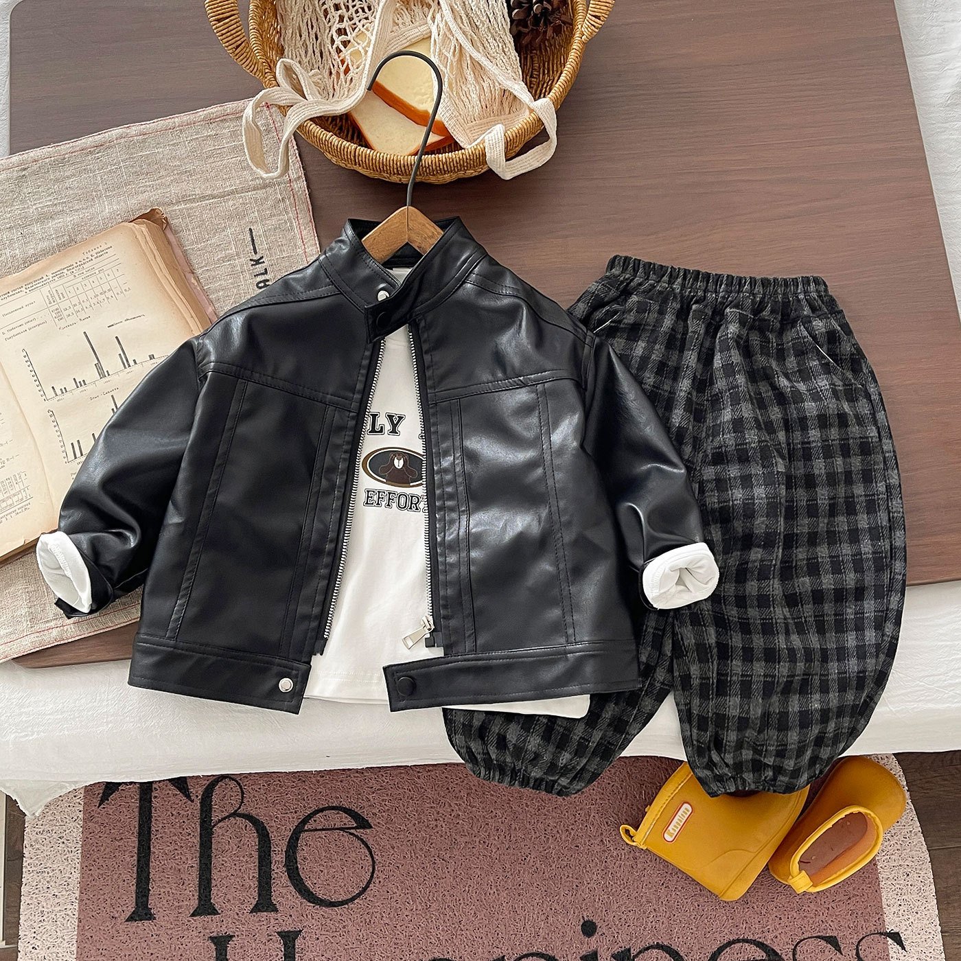 Boys' leather jacket set for spring and autumn, trendy and cool street-style leather jacket, stylish autumn outfit for children, handsome three-piece set