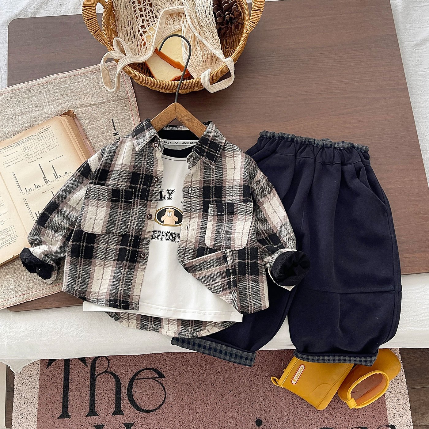 Baby boy outfit for early autumn, stylish and trendy plaid shirt, new children's casual and artistic autumn three-piece set