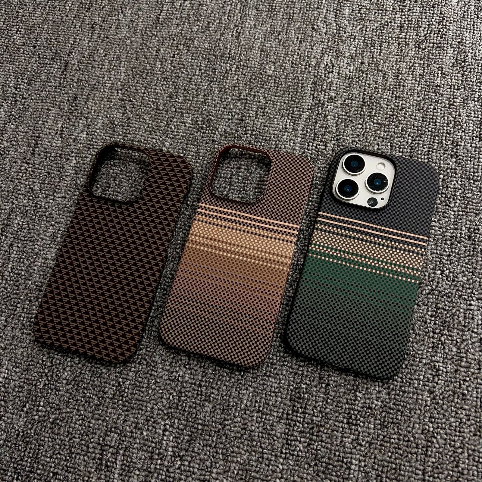 Half-Pack Suitable for iPhone 18 Pro Max Phone Case with Carbon Fiber Pattern, Magnetic Attraction, Ultra-Thin Pc Anti-Drop Protective Cover for Apple 17